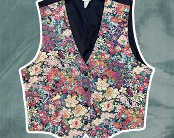 Vintage 90’s Floral Tapestry Button Up Cinch Back Vest Size M