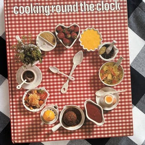 vintage cookbook, Dutch cookbook, The Netherlands cookbook, Cooking round the clock