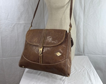 Genuine vintage  I SANTI tan leather crossbody shoulder bag with front flap 80s