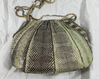 Stunning genuine vintage JUDITH LEIBER karung pleated purse with metal strap