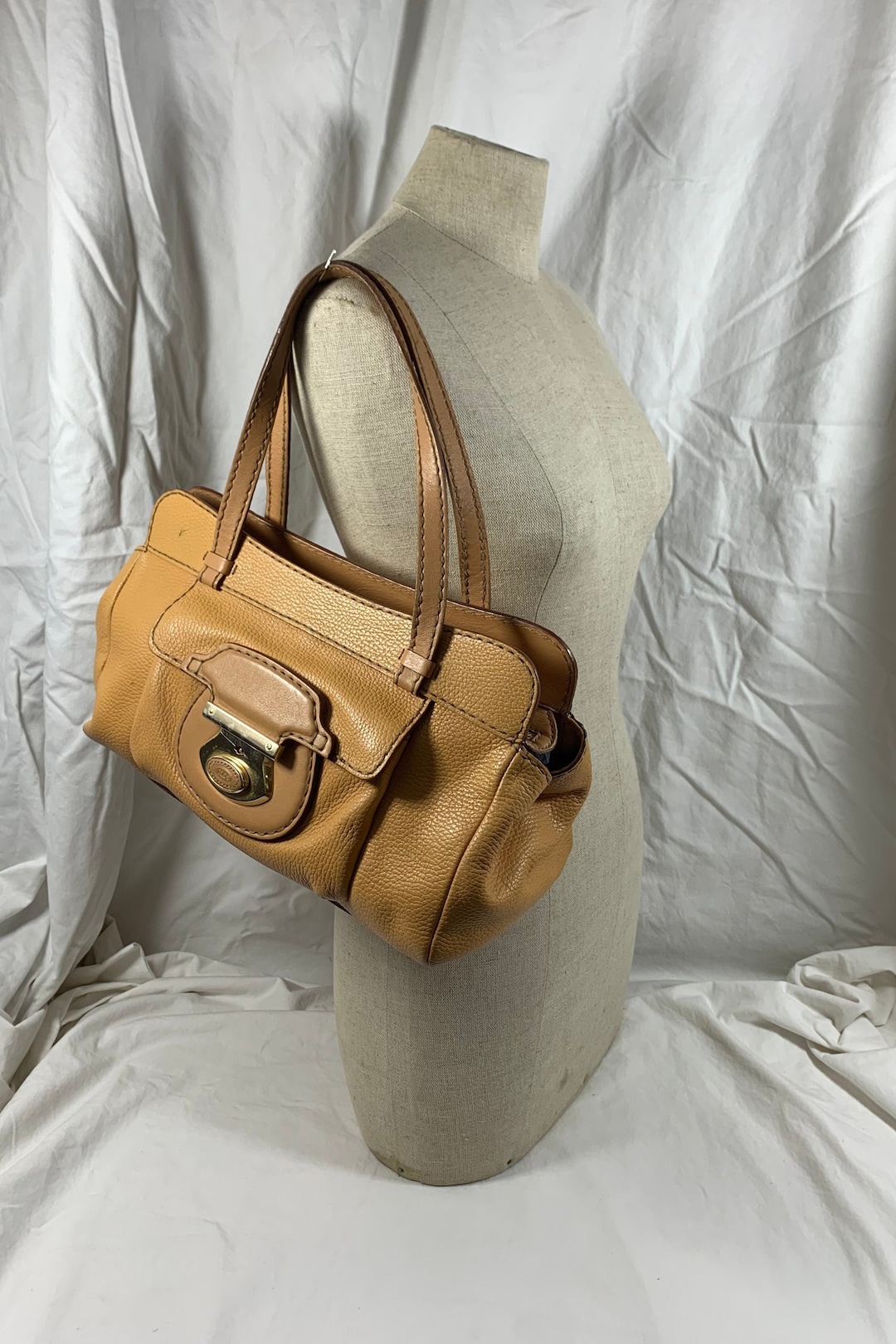 Vintage Genuine TODS Tan Leather Shoulder Bag Purse Classic