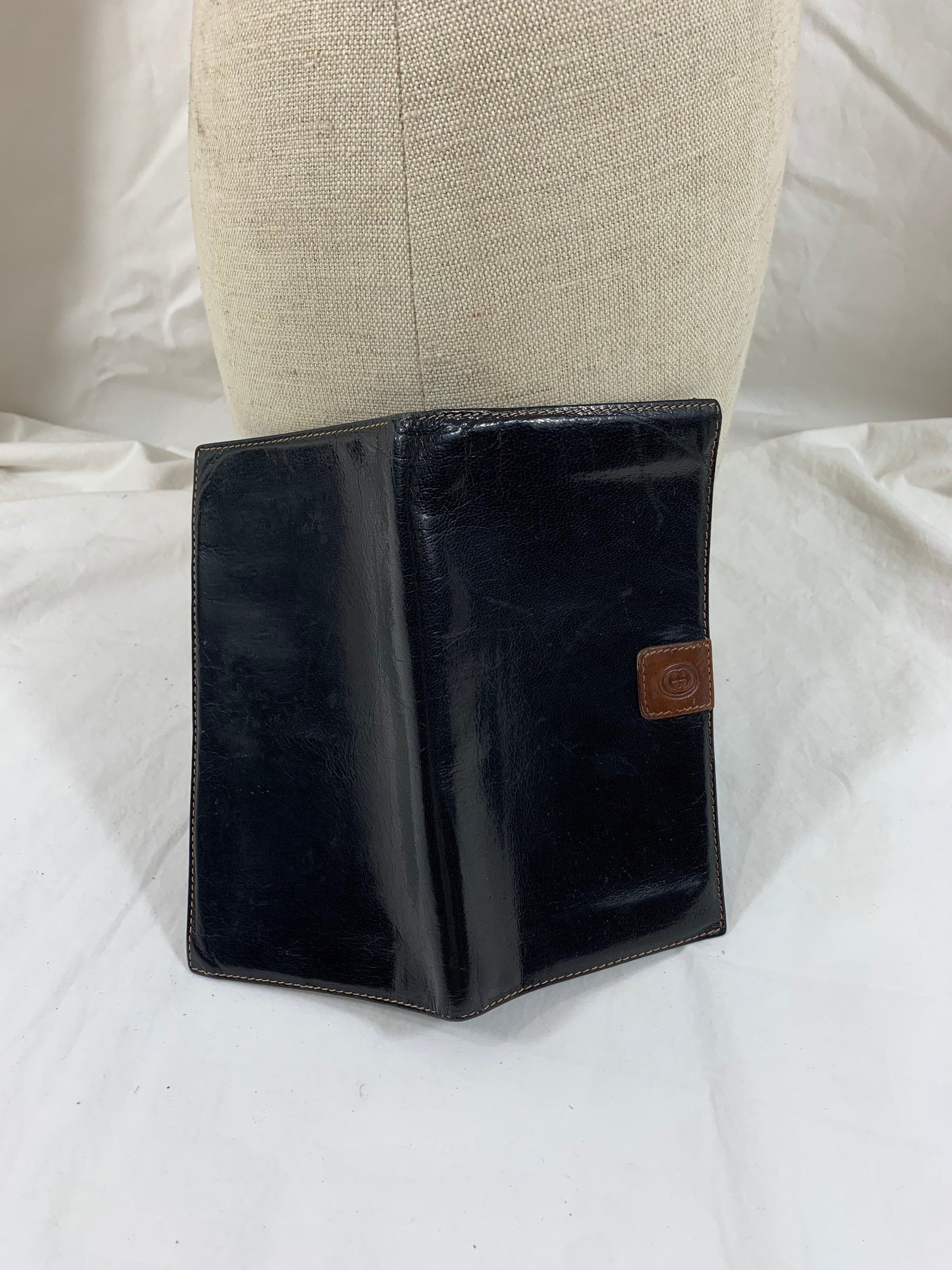 Genuine Gucci Vintage Black Signature Leather Wallet  display picture 1