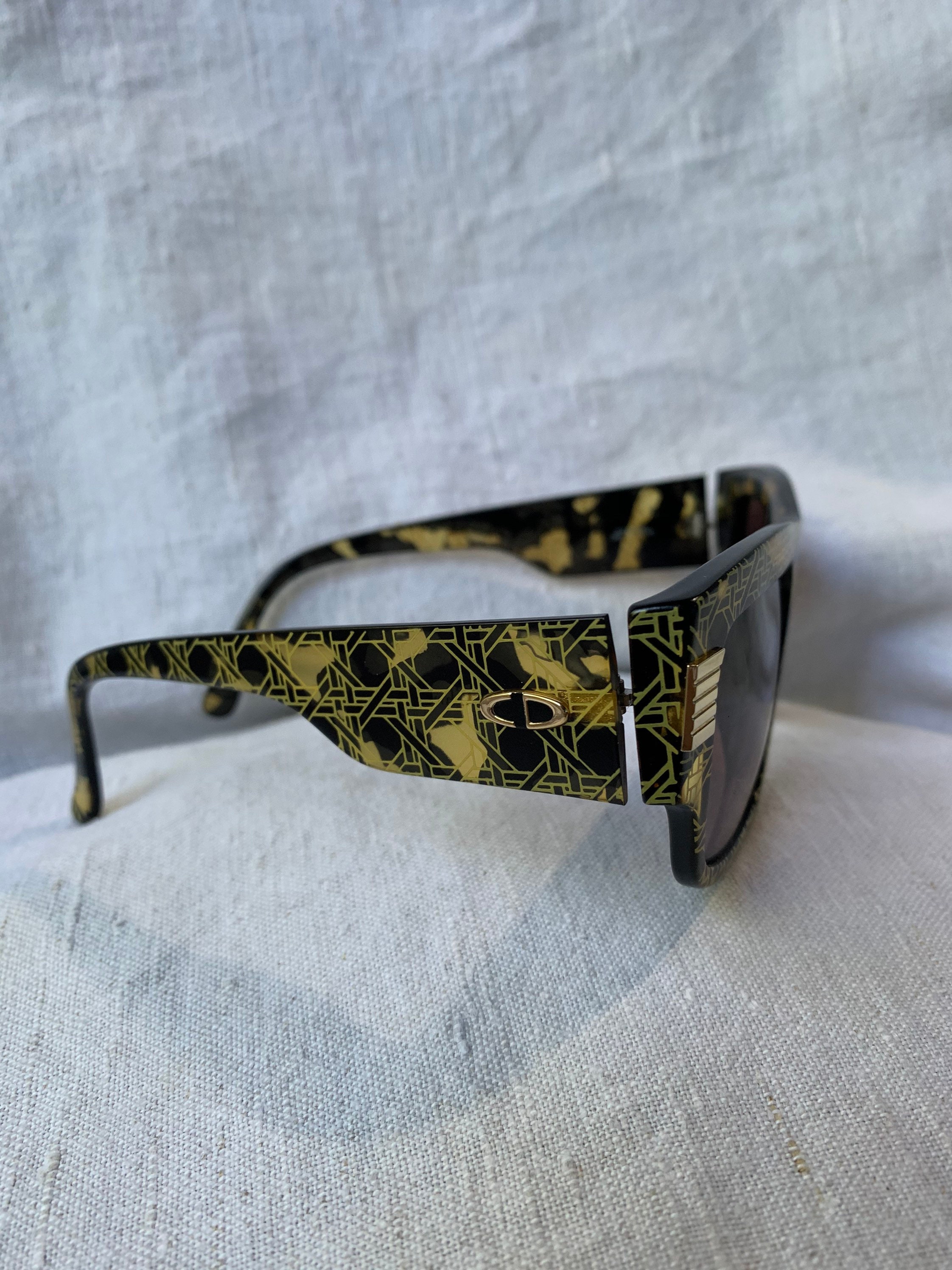 Christian Dior sunglasses.
Model: 2607. Genuine CHRISTIAN DIOR Model 2607 Rectangular Vintage  main image 4