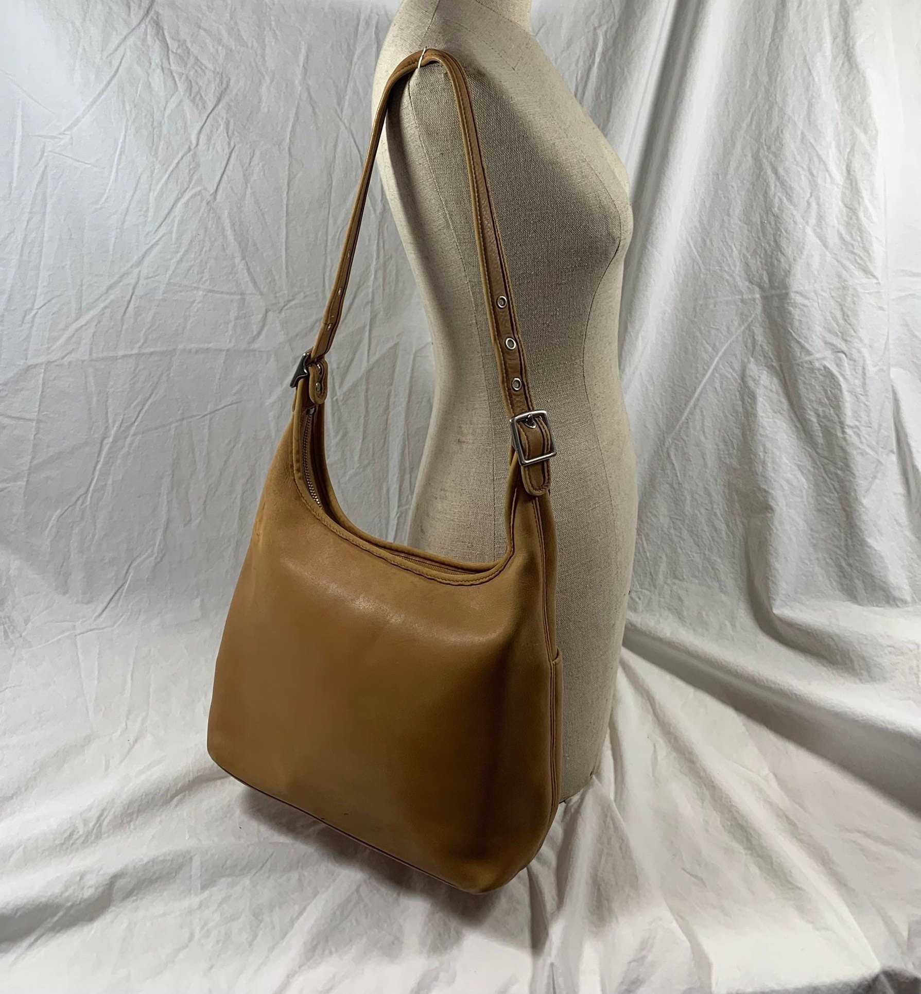 Vintage Coach Classic Dinky Pocket Cross Body Purse, Slim Saddlebag,  Classic COACH, Bag Purse, British Tan color designer Purse