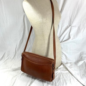 Genuine vintage COACH USA Taylor tan leather shoulder bag purse crossbody