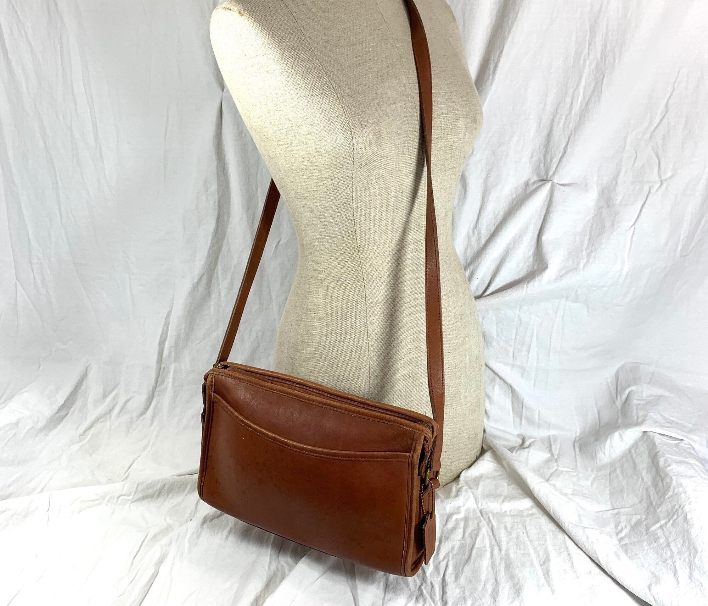 Genuine Vintage COACH USA Taylor Tan Leather Shoulder Bag Genuine Vintage COACH USA Taylor Tan Leather Shoulder Bag