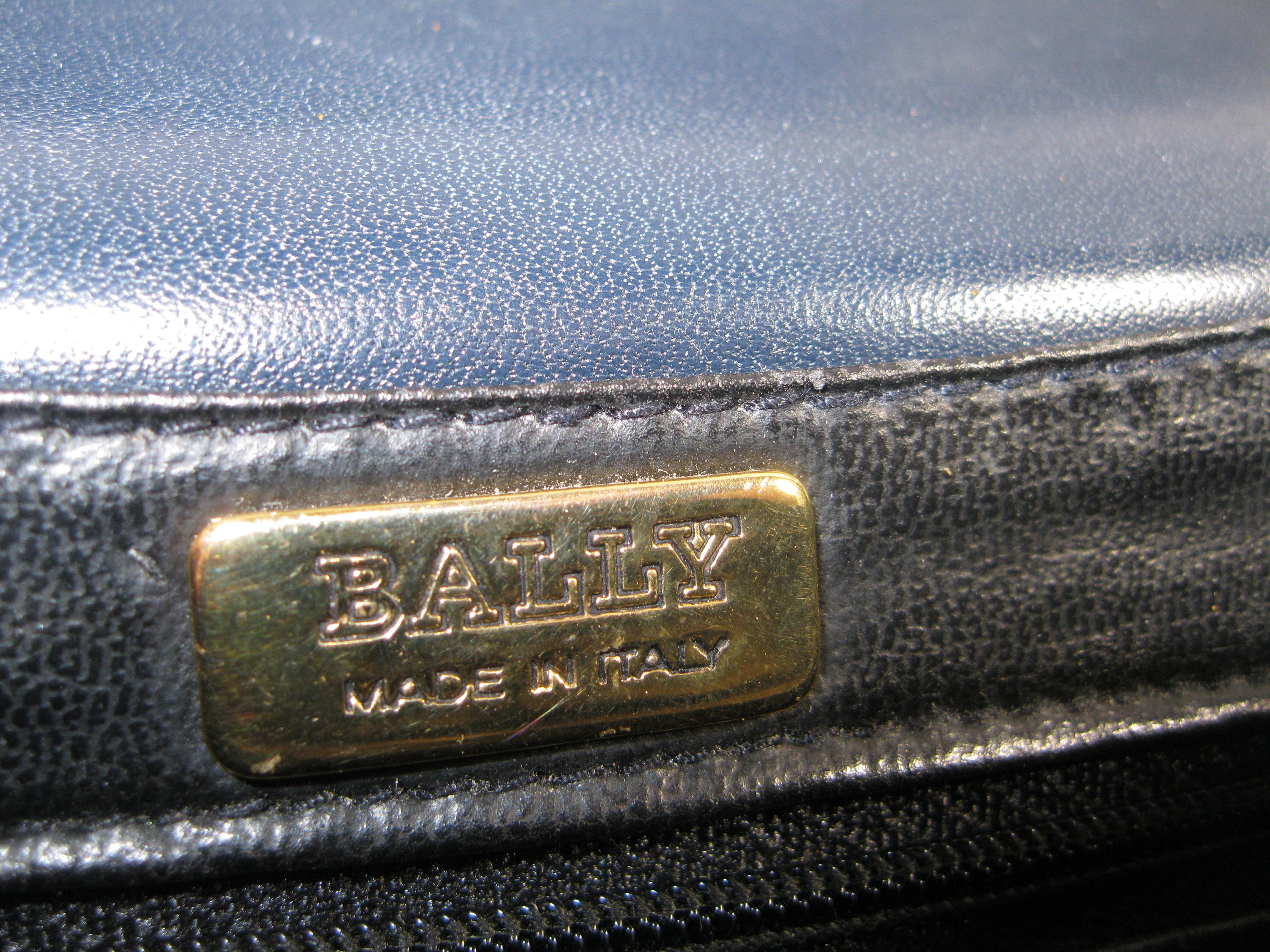 Vintage BALLY genuine blue ostrich leather shoulder bag with gathered –  eNdApPi ***where you can find your favorite designer  vintages..authentic, affordable, and lovable.