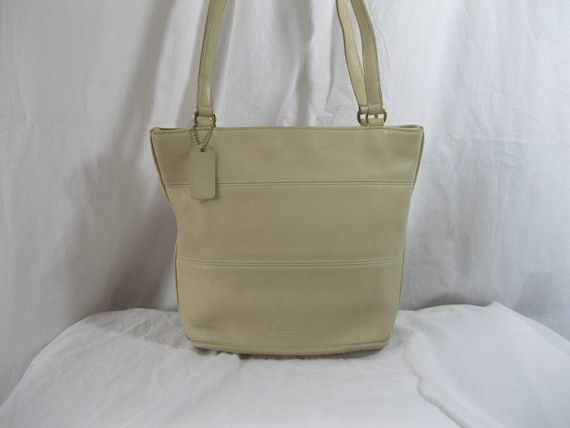 Genuine vintage COACH Tribeca ivory leather bucke… - image 1