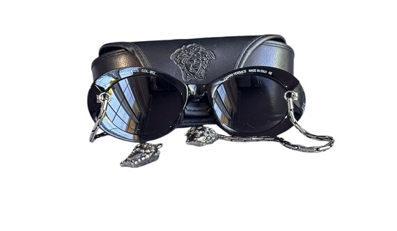 Gianni Versace Vintage Medusa Sunglasses Gianni Versace Black Acetate Medusa Sunglasses main image 4