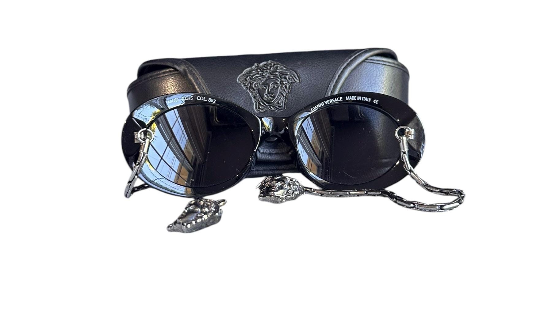 Vintage GIANNI VERSACE Runway Medusa Pendant Black Round-frame