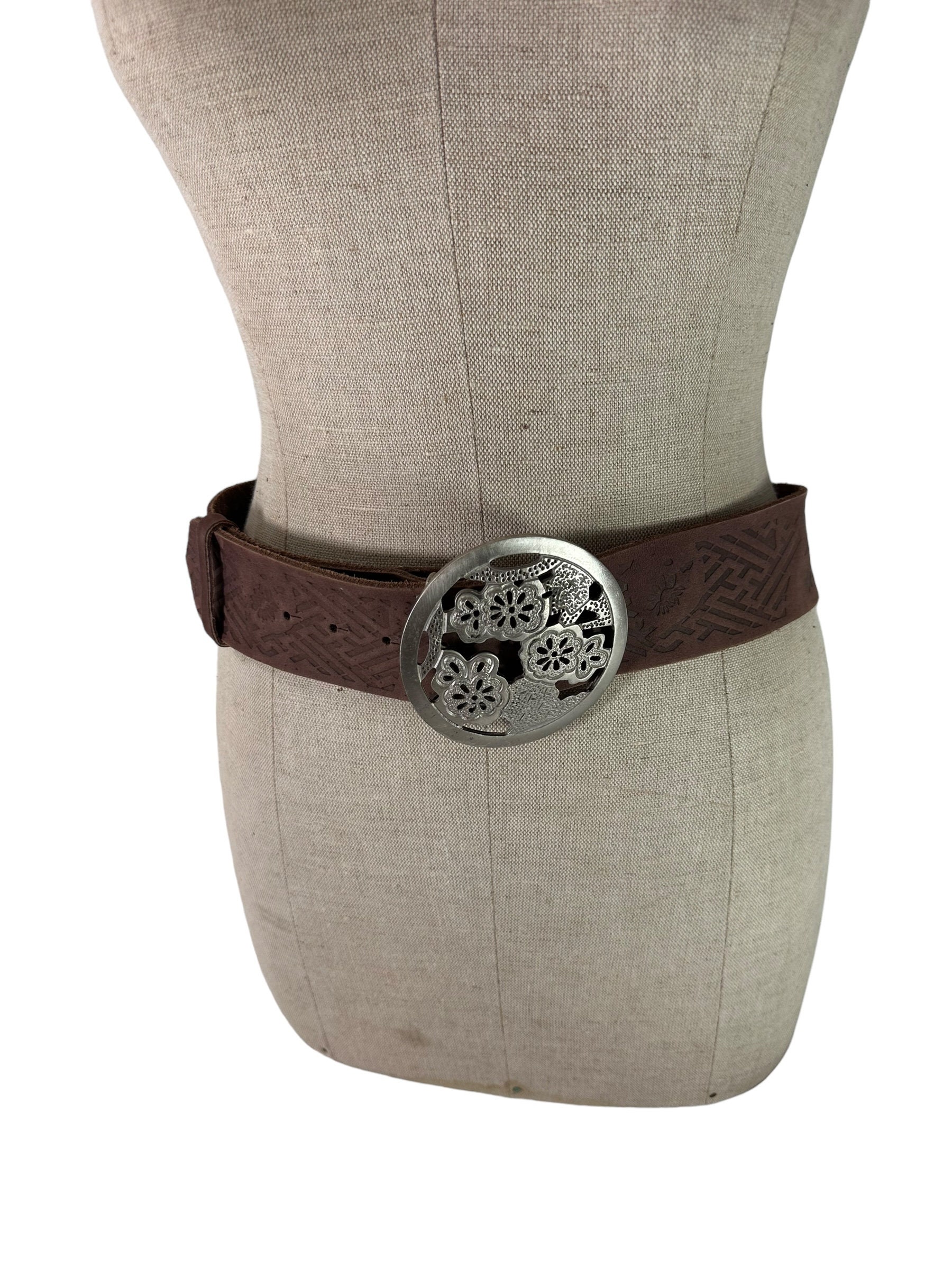 Stunning vintage genuine VENTILO wide brown leather belt 33 flower buckle Vintage  main image 4
