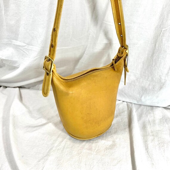 Genuine vintage COACH 9019 Maggie duffle small yel