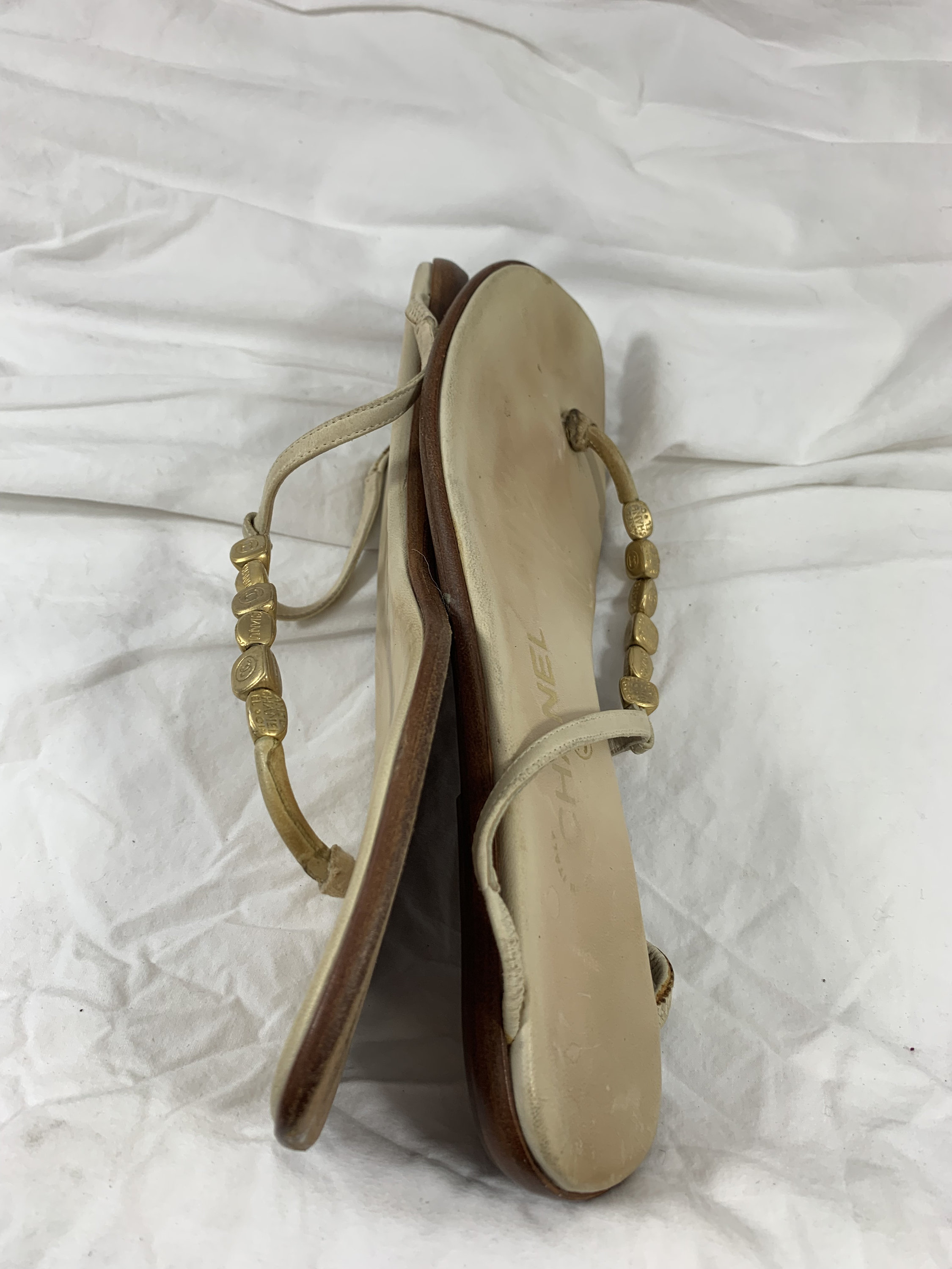 Vintage Ladies CHANEL Beige Leather Thongs Sandals With Logo 38 8