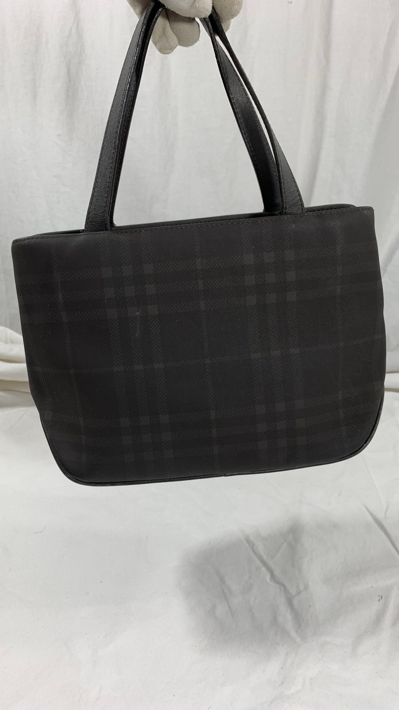 Vintage Burberry khaki and brown nova check tote bag. Classic purse fr –  eNdApPi ***where you can find your favorite designer vintages..authentic,  affordable, and lovable.