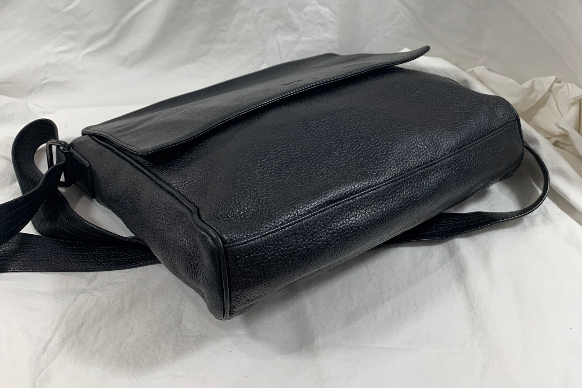 70〜90s vintage boss lether shoulder bag Vintage 90s Black Leather Shoulder Bag: Small Crossbody