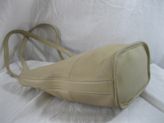 Genuine vintage COACH Tribeca ivory leather bucke… - image 8