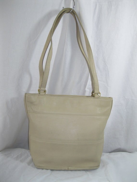 Genuine vintage COACH Tribeca ivory leather bucke… - image 6