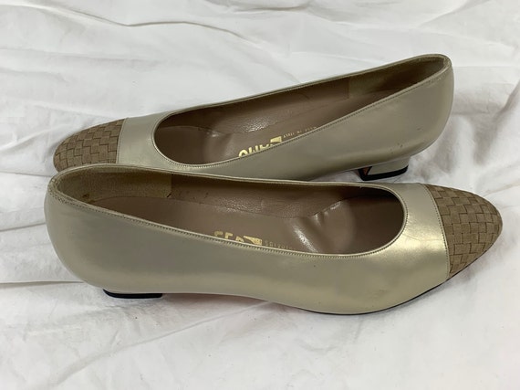 Vintage women metallic pearl SALVATORE FERRAGAMO heels pumps 8.5 AA