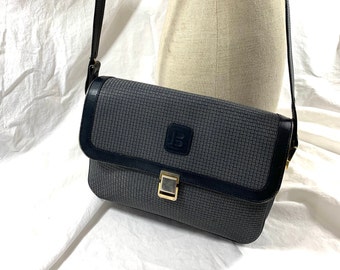 本物のヴィンテージ BALLY ブラックレザー ショルダーバッグ ロゴ 80