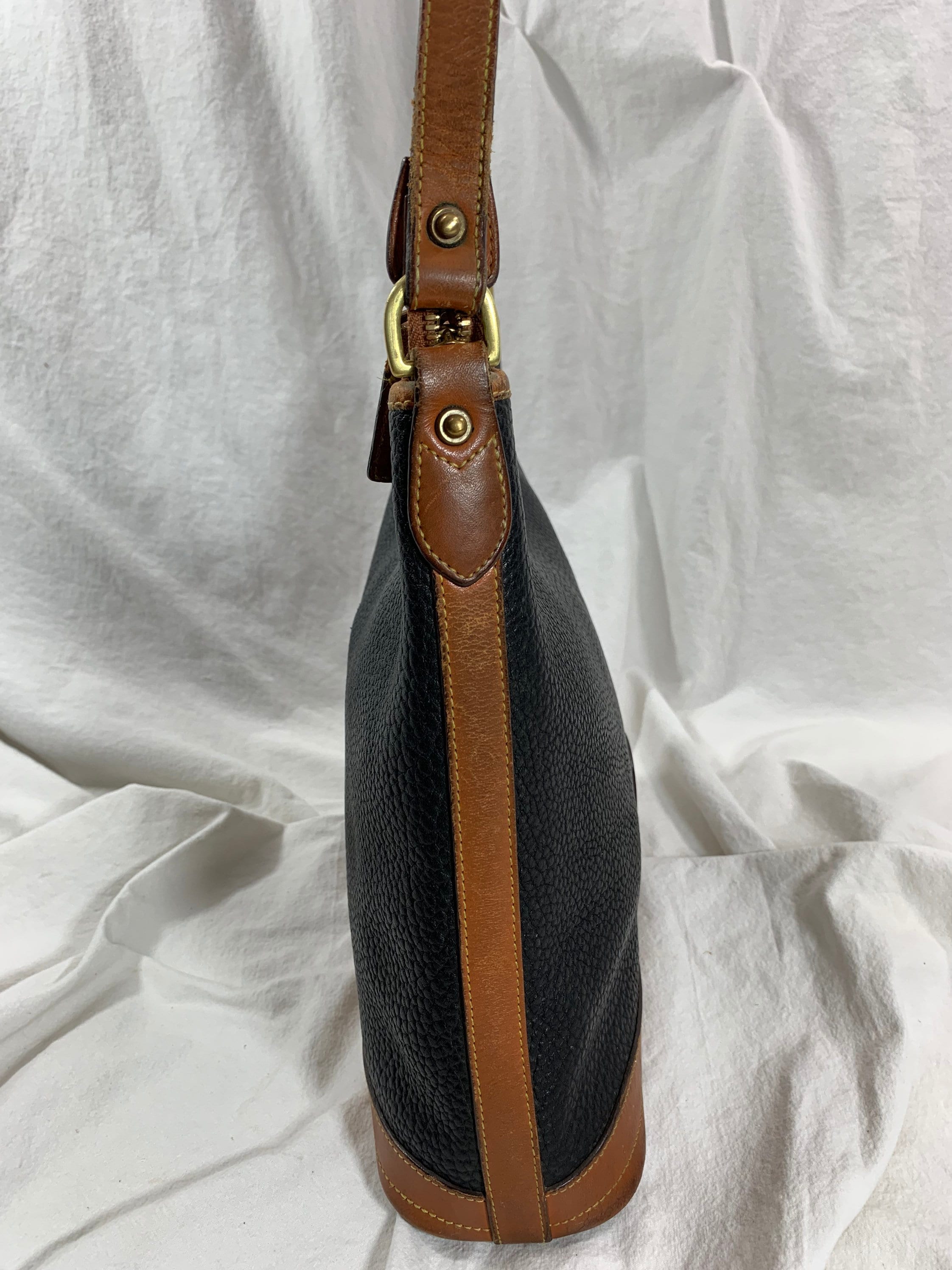 DOONEY AND BOURKE BLACK/TAN VINTAGE ALL WEATHER 2 TONE LEATHER CROSSBO–  WEARHOUSE CONSIGNMENT