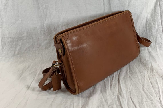 Genuine Vintage COACH USA Taylor Tan Leather Shoulder Bag