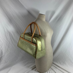 Louis Vuitton Louis Vuitton Verni Brie Carbox Handbag Light Green P118 –  NUIR VINTAGE