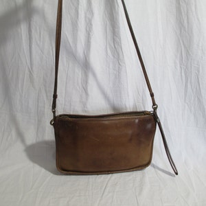 Genuine vintage COACH tan leather Leatherware top zip clutch shoulder bag 80s NYC image 5