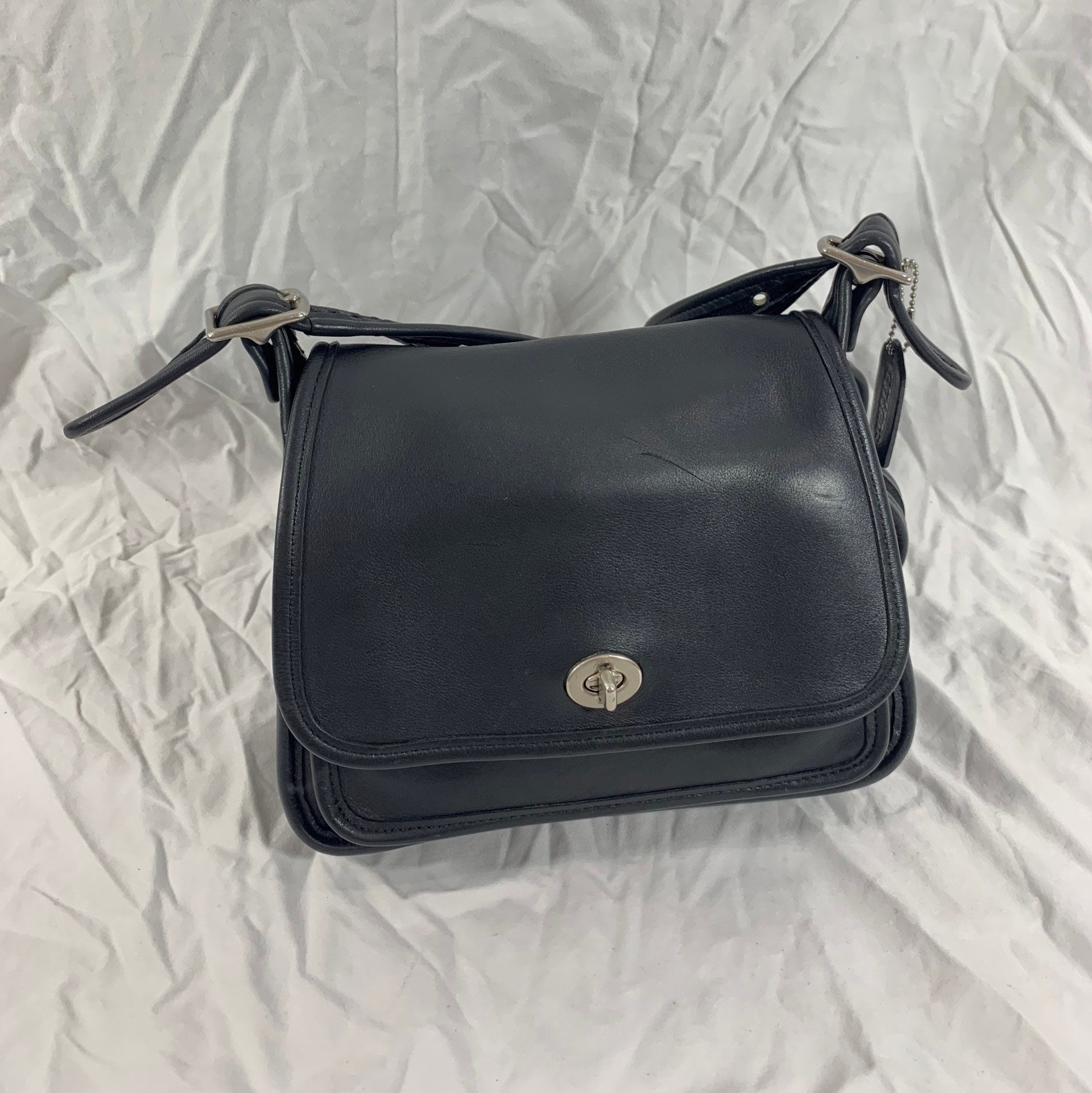 Genuine Vintage COACH 9061 Rambler Black Leather Turnlock Genuine Vintage COACH 9061 Rambler Black Leather Turnlock