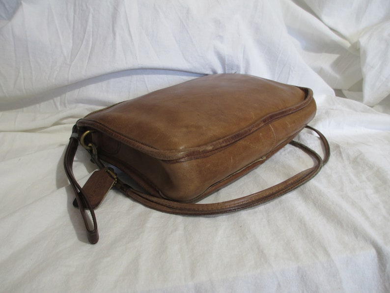 Genuine vintage COACH tan leather Leatherware top zip clutch shoulder bag 80s NYC image 7