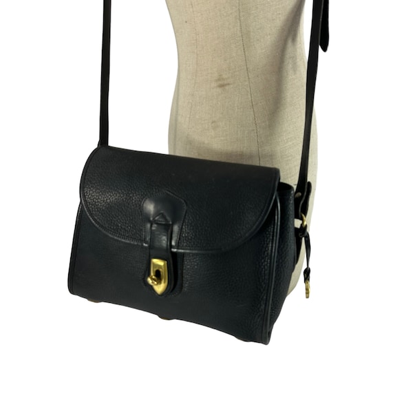 Vintage DOONEY & BOURKE Arrowhead Essex black leather cross body bag AWL front flap 90s