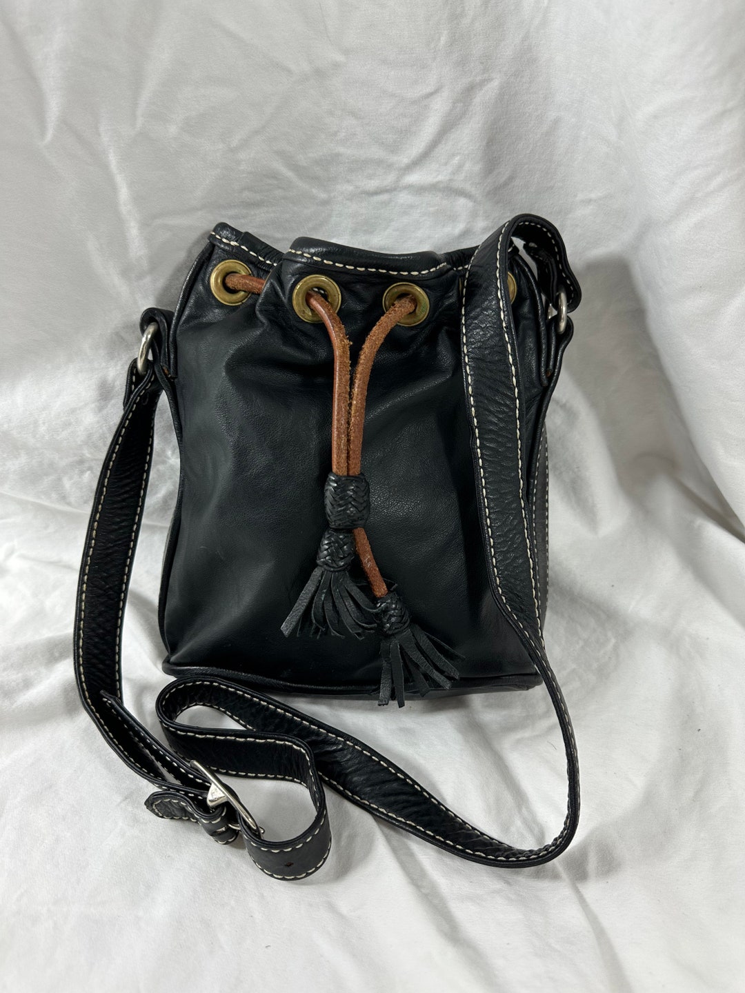 Genuine Black Leather Drawstring Shoulder Bag Crossbody Hand  display picture 1