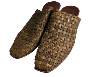 CYDWOQ Made in USA Vintage Brown Leather Slide Closed Toe Mens Sandals Size 9 Beautiful Modernist Cydwoq Brown Leather Sandals Size 9 - Etsy main image 3