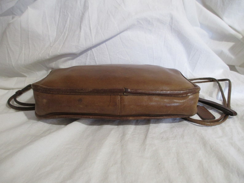 Genuine vintage COACH tan leather Leatherware top zip clutch shoulder bag 80s NYC image 6