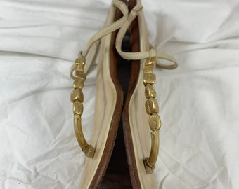 Vintage ladies CHANEL beige leather thongs sandals with logo 38 8