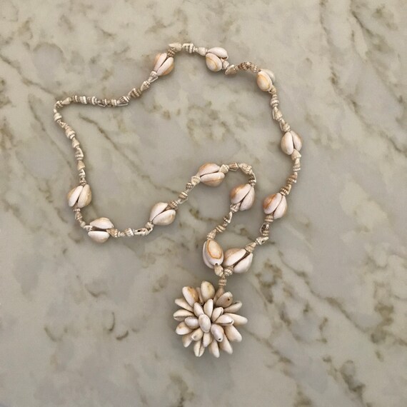 Cowrie Cluster Pendant and String Sea Shell, Neck… - image 2