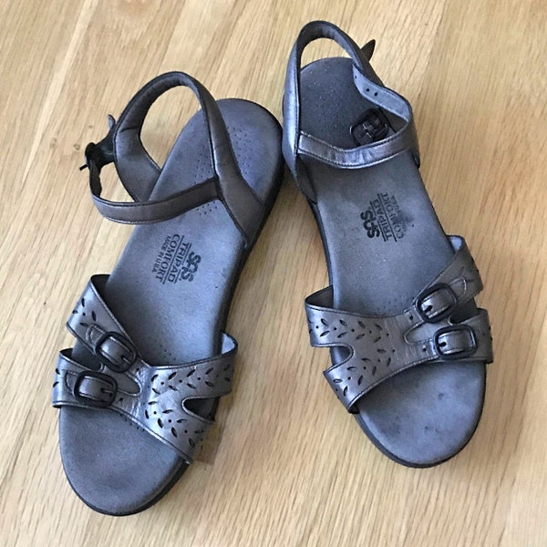 Pewter Gray or Dk Silver Leather Open Toe Flats / Sandals, with Double or 2 Buckle Toe Strap, Size 8, Tripad Comfort by SAS, Vintage 1990s