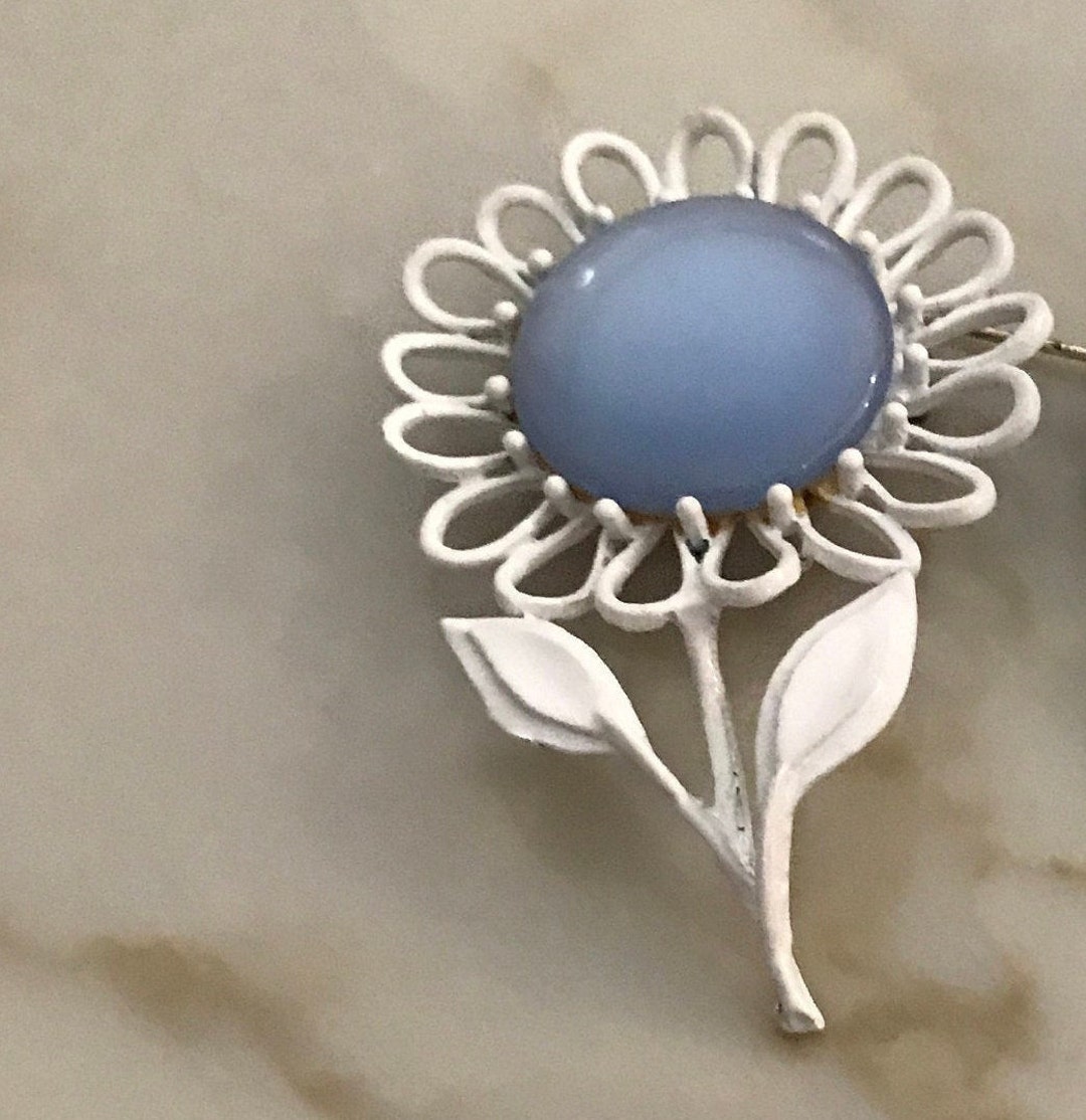 Botanical Flower Brooch or Pin Has a White Enameled Daisy Flower W