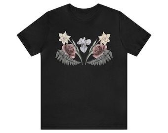 Frühling Blumen Brust Tshirt | Rose Iris Narzisse Farn Vintage Blumen Brust Boob Brustkrebs Geschenk | Unisex Jersey Kurzarm T-Shirt