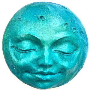 22,9 cm faite à la main bleu vert pleine lune, prête à accrocher, une sculpture murale en pierre moulée résistante aux intempéries pour la décoration de la maison et du jardin, par Claybraven image 3