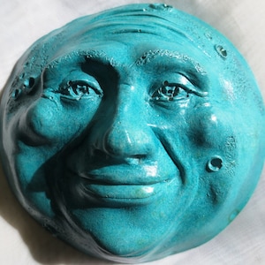 Türkis Vollmond Skulptur für Haus und Garten von Claybraven