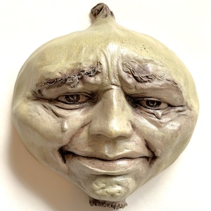 Ornamental Onion Wall Sculpture for Kitchen, Dining, Garden Decor, Crying Onion Weatherproof Wall Art, Ready to Hang Indoors or Outdoors