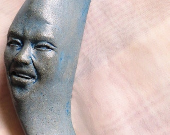 Homme de collection bleu croissant de lune fait à la main, signé et numéroté par le sculpteur Claybraven