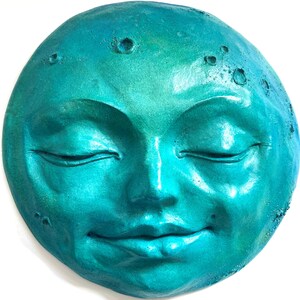 22,9 cm faite à la main bleu vert pleine lune, prête à accrocher, une sculpture murale en pierre moulée résistante aux intempéries pour la décoration de la maison et du jardin, par Claybraven image 7