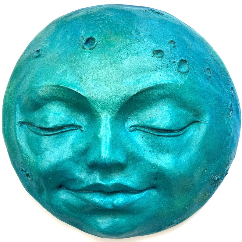 22,9 cm faite à la main bleu vert pleine lune, prête à accrocher, une sculpture murale en pierre moulée résistante aux intempéries pour la décoration de la maison et du jardin, par Claybraven image 2