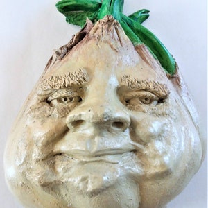 Garlic Sculpture for Kitchen, Dining, Garden Wall Decor, 7&quot; Weatherproof Wall Art, Ready to Hang Indoors or Outdoors