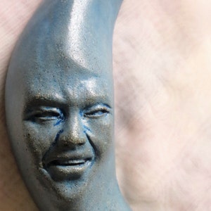 Hip Happy Eco BLUE Handmade Jazzy Crescent Moon Man bringt die Freude