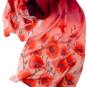 Hand bemalt Seidenschal mit Koralle Mohn auf Weinrot Langer roter Schal für elegante Frauen Muttertagsgeschenk
