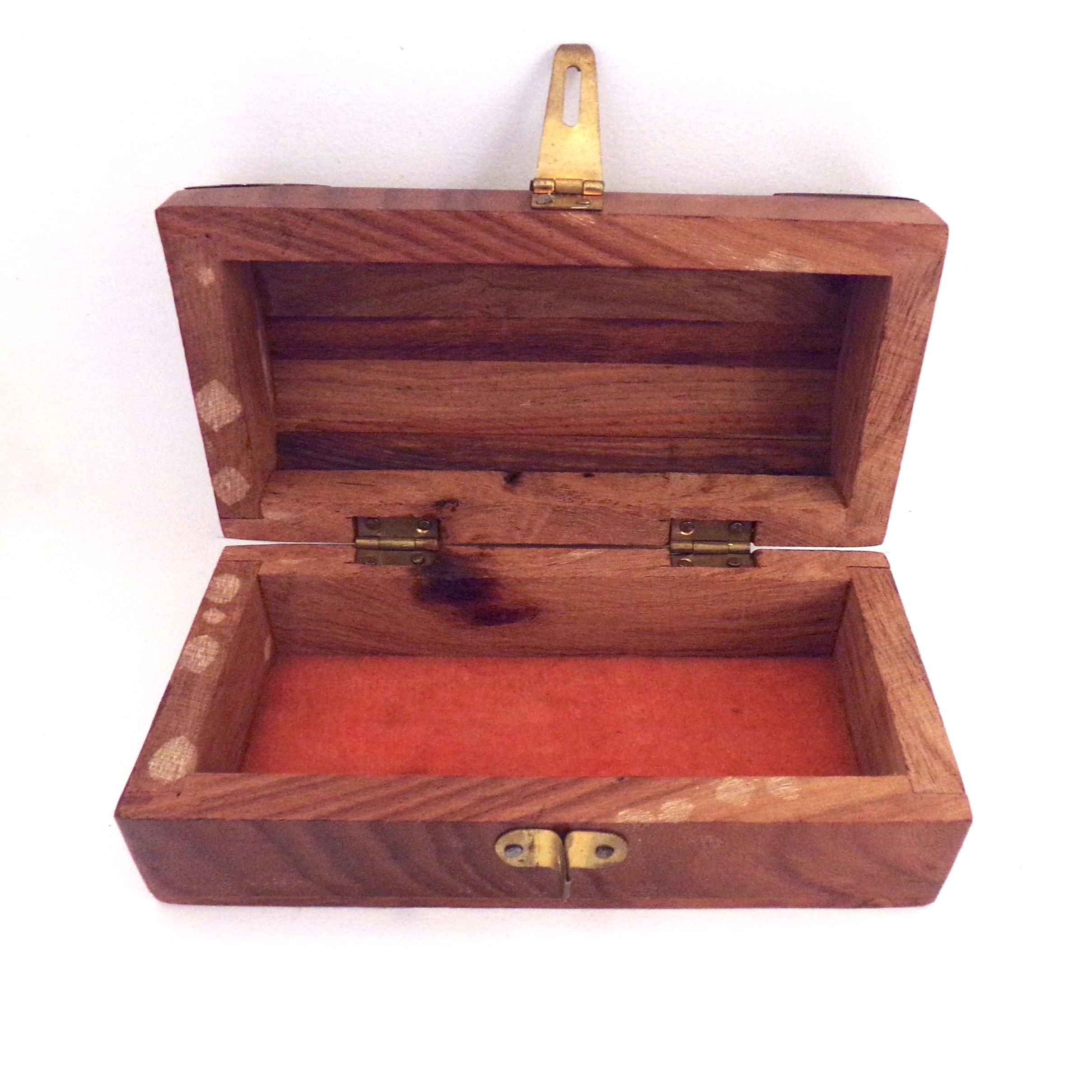 Boîte Artisanale Rectangulaire En Bois Sculpté – Incrustations Laiton, Éléphant (Inde)