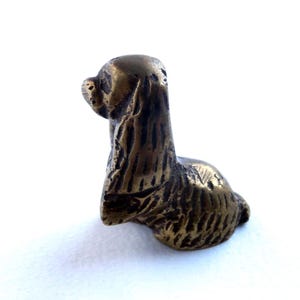 Figura de perro en miniatura de latón - Objetos de colección antiguos y vintage