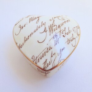 Boîte décorative vintage en porcelaine tendre - Petite boîte coeur BICENTENAIRE DE WEDGWOOD